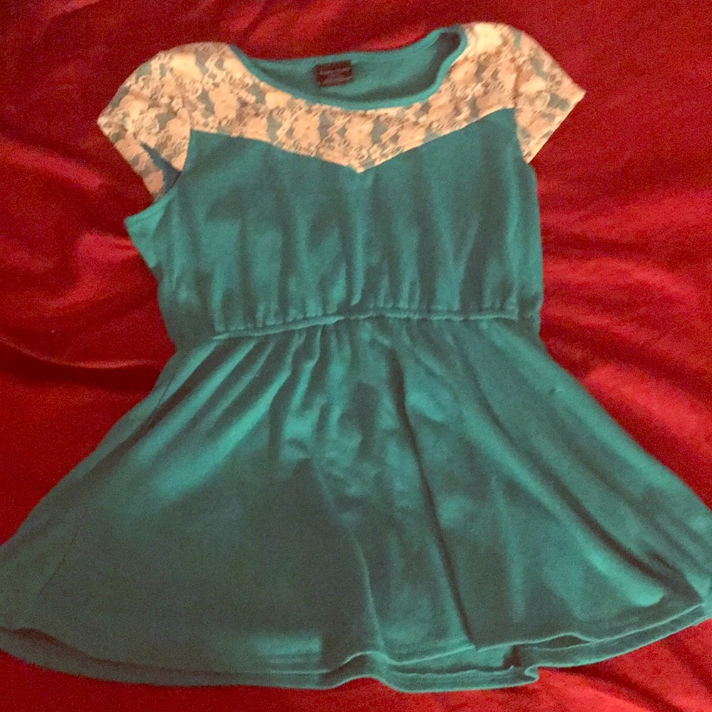 a short sleeve shirt